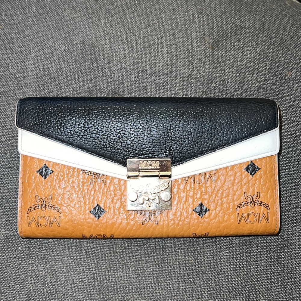 MCM Wallet crossbody AUTHENTIC